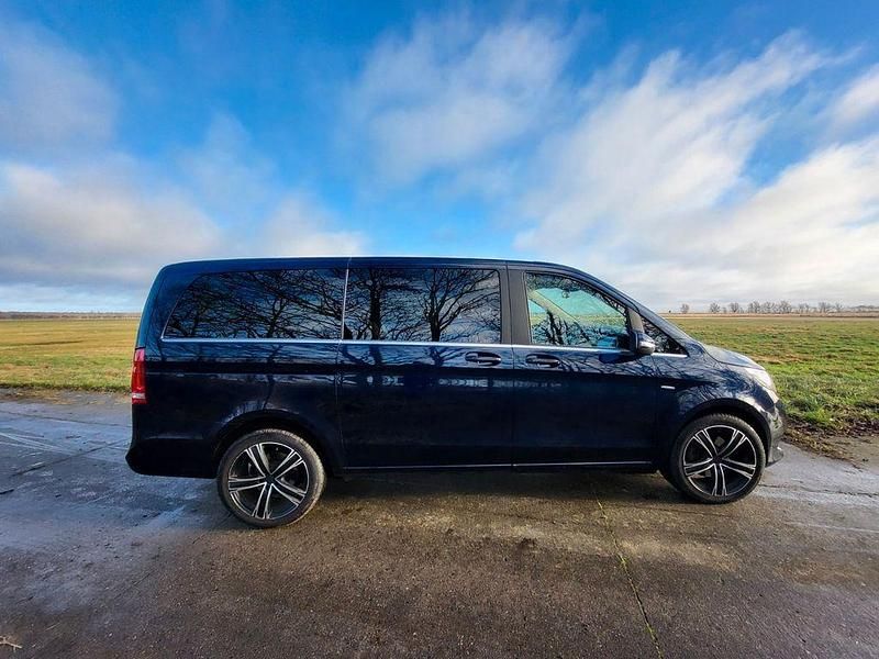 Gebraucht Mercedes V250 Avantgarde Edition 190 PS (139 kW) 2015 Blau Van / Kleinbus