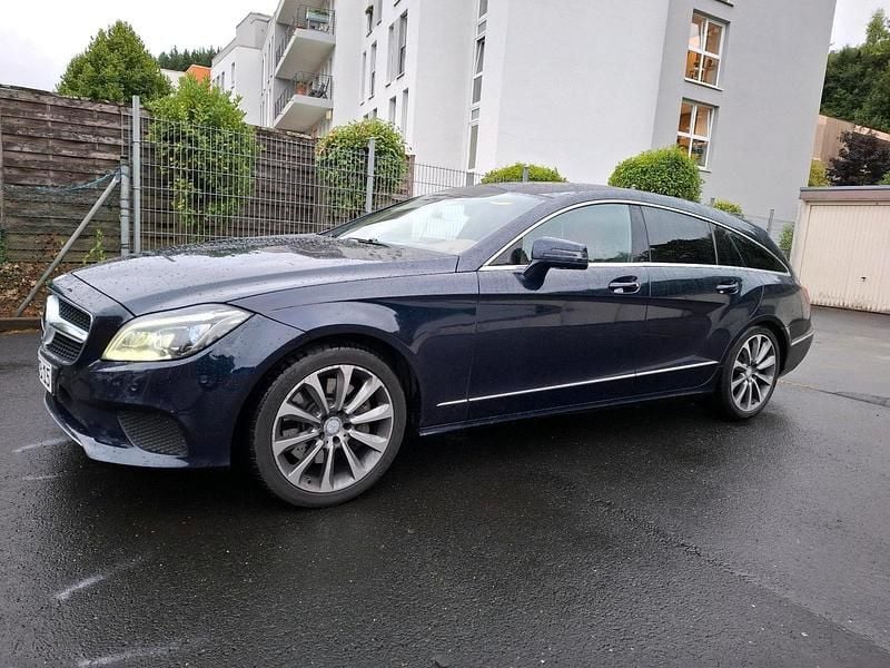 Blau Gebraucht 2014 Mercedes CLS400 Shooting Brake Kombi | 20.950 € - Bild 1/4