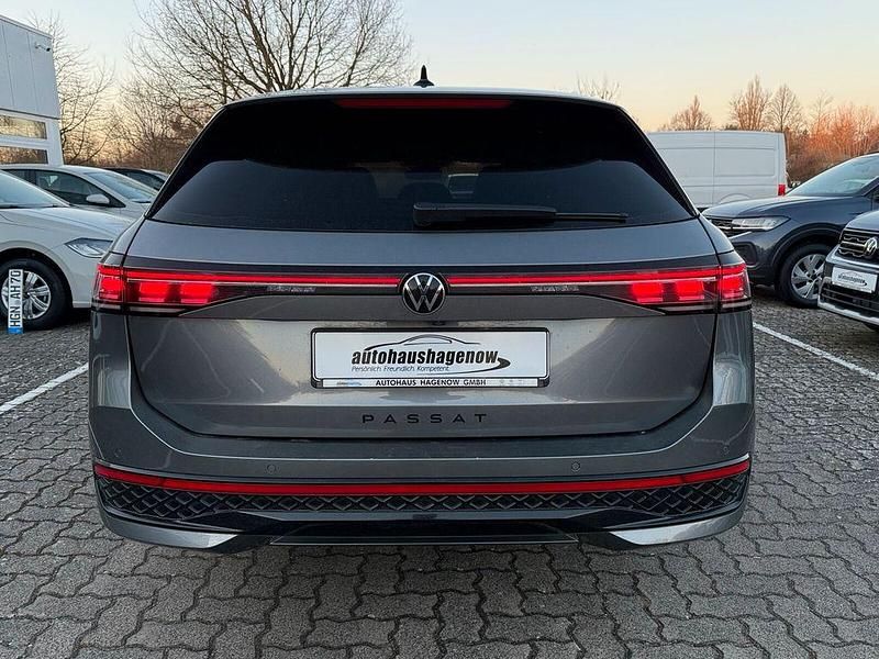 Gebraucht VW Passat R-line 177 PS (130 kW) 2024 Grau Limousine