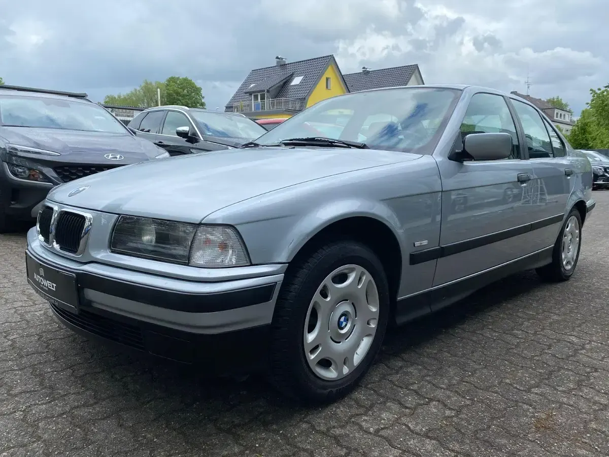 Gebraucht BMW 320 150 PS (110 kW) 1997 Silber Limousine