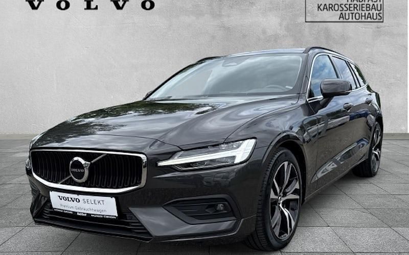 Gebraucht Volvo V60 Core 163 PS (119 kW) 2024 Grau Kombi