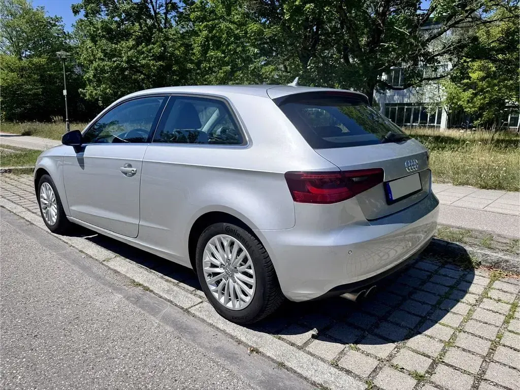 Gebraucht Audi A3 Ambiente 122 PS (89 kW) 2013 Silber Kleinwagen