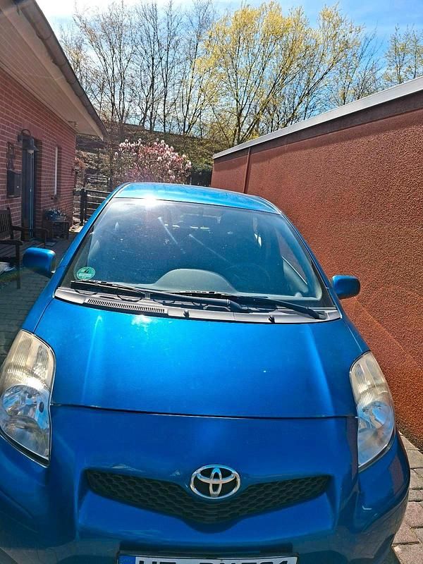 Gebraucht Toyota Yaris 99 PS (72 kW) 2011 Blau Kleinwagen