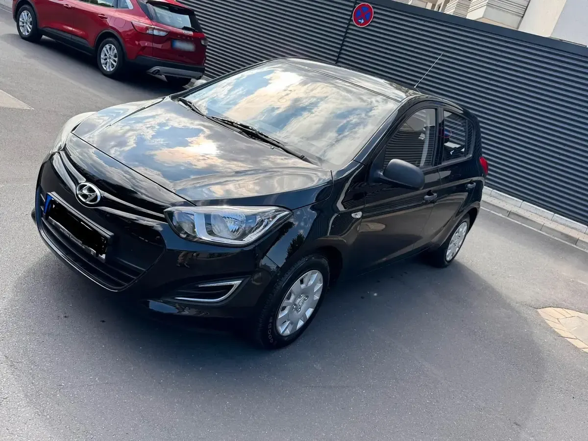 Gebraucht Hyundai i20 86 PS (63 kW) 2014 Schwarz Kleinwagen