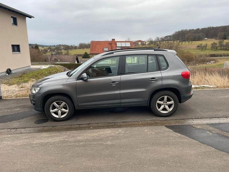 Gebraucht VW Tiguan Trendline 160 PS (117 kW) 2012 Grau SUV