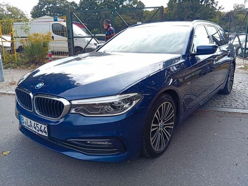 Blau Gebraucht 2018 BMW 525 Sport Line Kombi | 15.480 € (Superpreis) - Bild 1/4