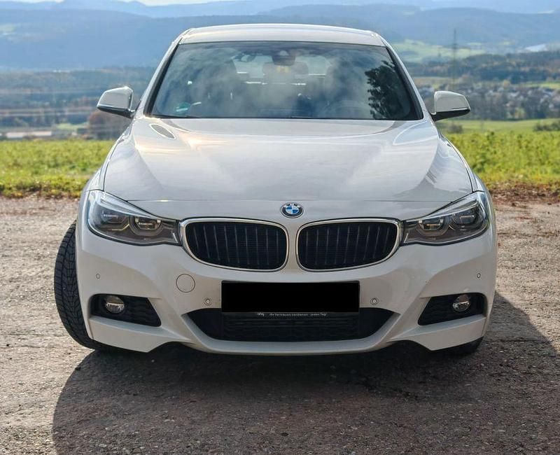 Weiß Gebraucht 2017 BMW 330 M Sport Limousine | 19.000 € (Guter Preis) - Bild 1/4