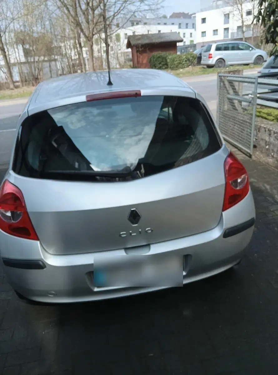 Gebraucht Renault Clio III Expression 75 PS (55 kW) 2008 Silber Limousine