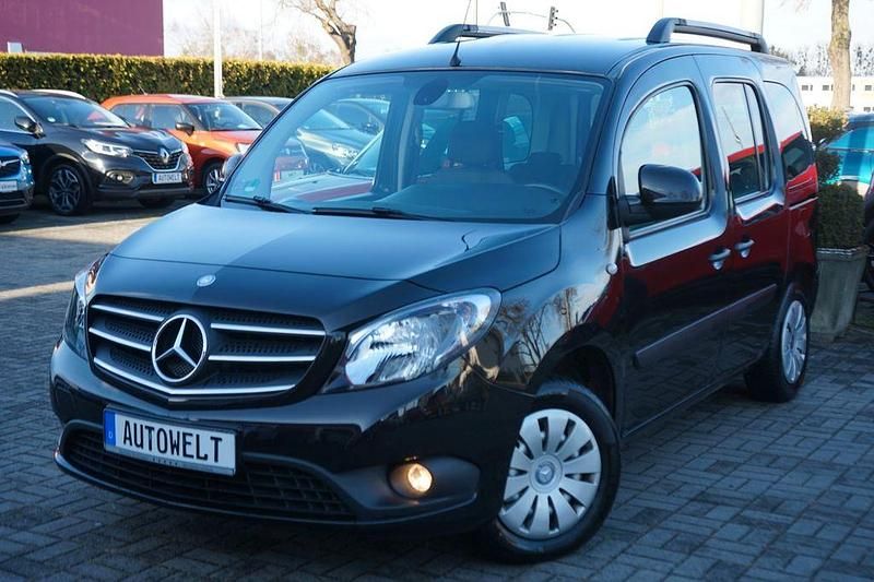 Schwarz Gebraucht 2017 Mercedes Citan 111 Kombi | 13.200 € (Fairer Preis) - Bild 1/4
