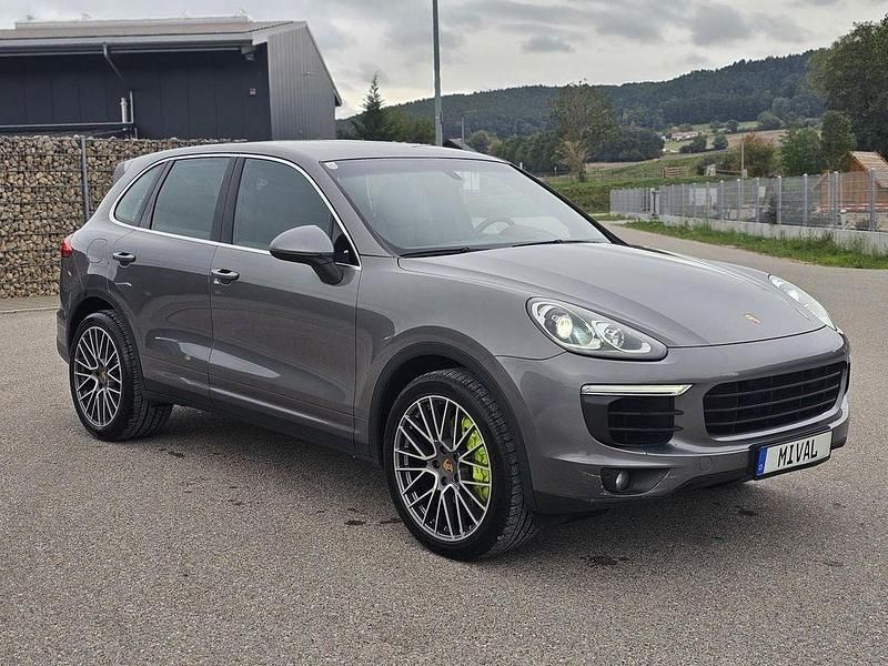Grau Gebraucht 2016 Porsche Cayenne S E-Hybrid SUV | 27.500 € (Fairer Preis) - Bild 1/4
