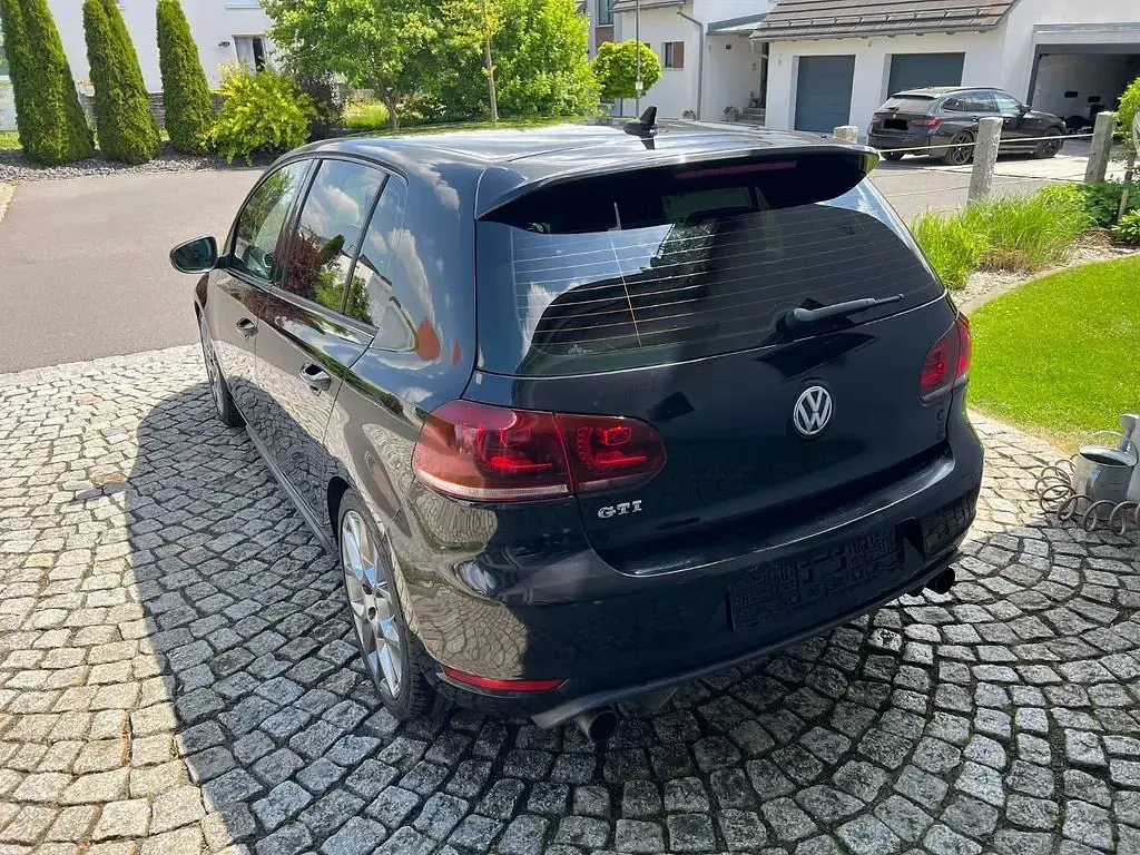 Second-hand VW Golf VII GTI 211 CP (155 kW) 2013 Negru Berlinǎ