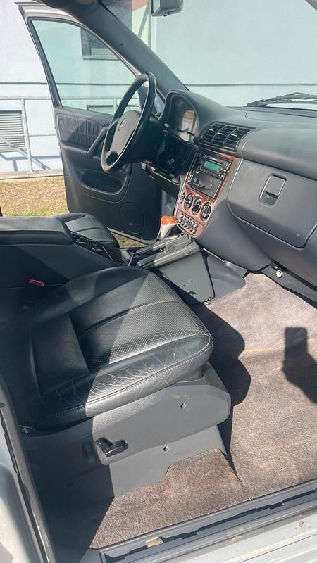 Gebraucht Mercedes ML320 218 PS (160 kW) 2001 Silber SUV