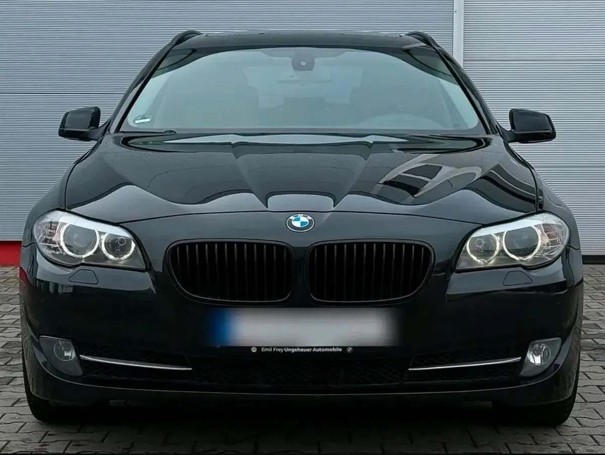 Gebraucht BMW 520 198 PS (145 kW) 2011 Schwarz Kombi