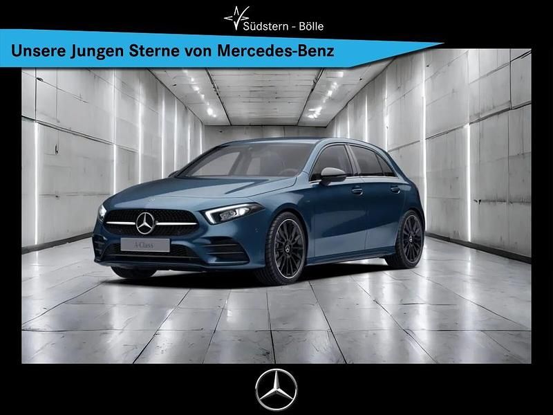 Blau Gebraucht 2021 Mercedes A250 AMG Limousine | 26.560 € (Superpreis) - Bild 1/4
