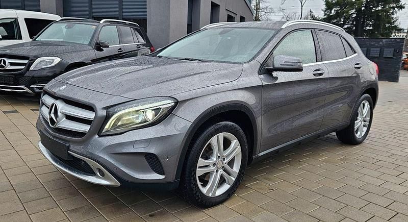 Grau Gebraucht 2014 Mercedes GLA220 Urban SUV | 15.990 € (Fairer Preis) - Bild 1/4