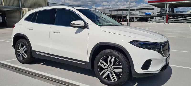 Weiß Gebraucht 2023 Mercedes EQA250+ Progressive SUV | 33.500 € (Fairer Preis) - Bild 1/4