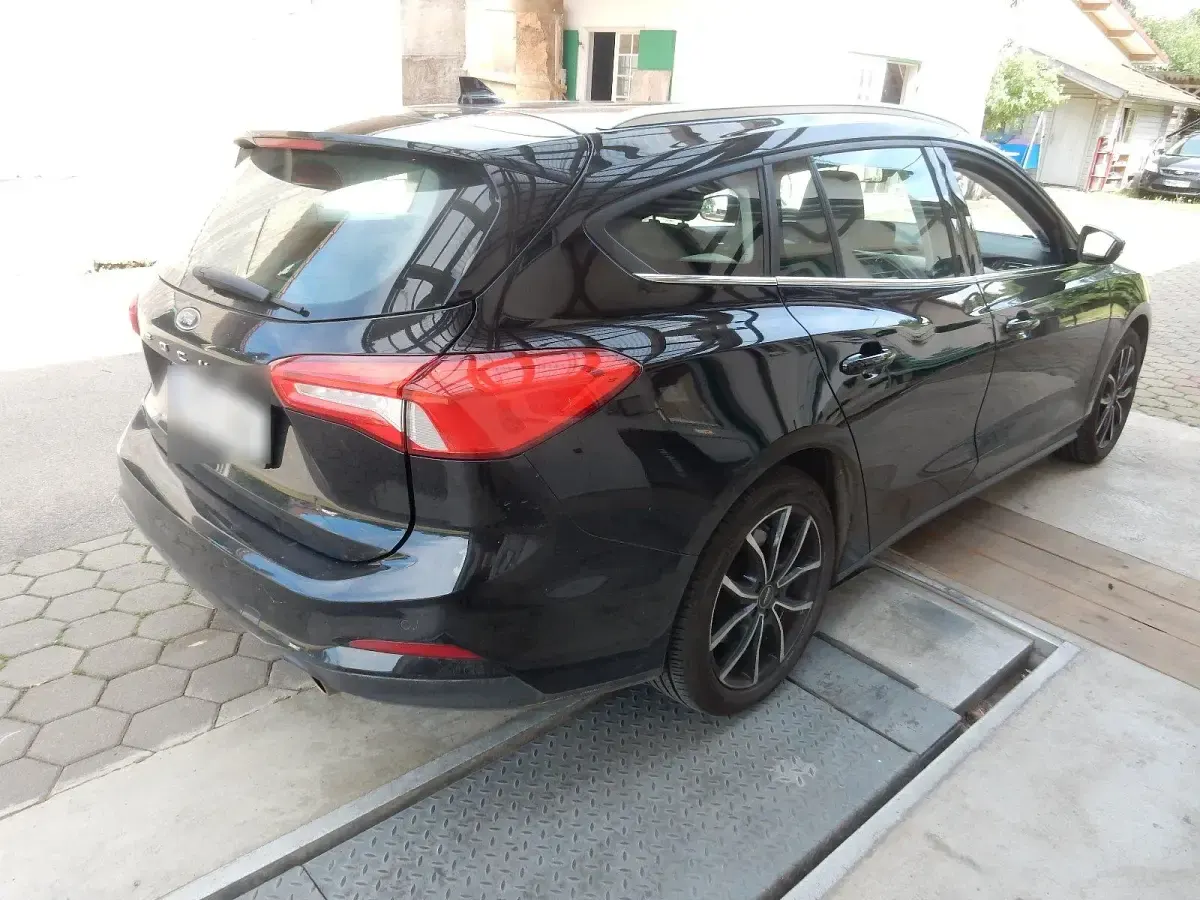 Gebraucht Ford Focus 101 PS (74 kW) 2022 Schwarz Kombi