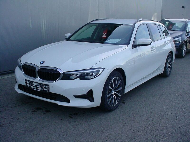 Weiß Gebraucht 2021 BMW 318 Limousine | 22.700 € (Guter Preis) - Bild 1/4