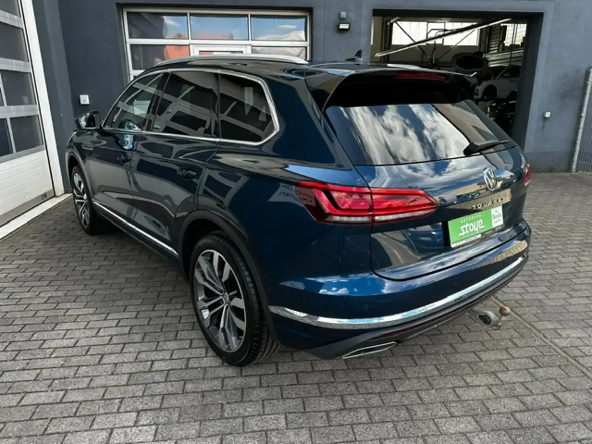 Gebraucht VW Touareg Elegance 340 PS (250 kW) 2020 Aquamarinblau metallic SUV