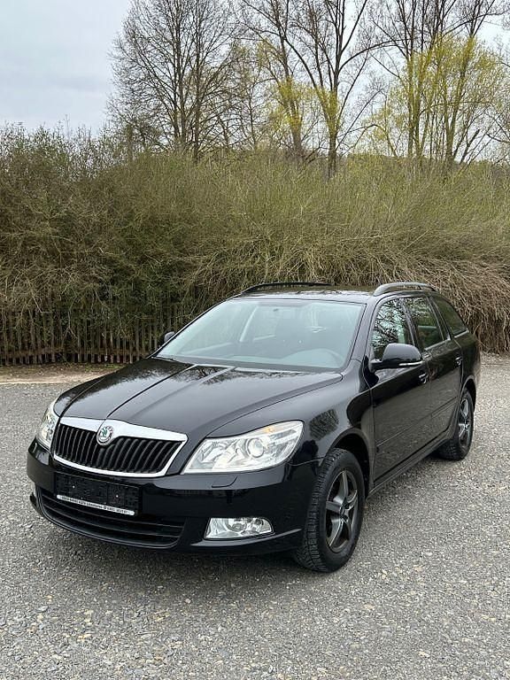 Gebraucht Skoda Octavia Ambiente 122 PS (89 kW) 2009 Schwarz Kombi