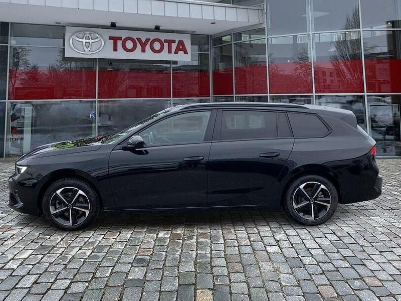 Gebraucht Opel Astra 131 PS (96 kW) 2025 Lackierung schwarz perla nera/ Kombi