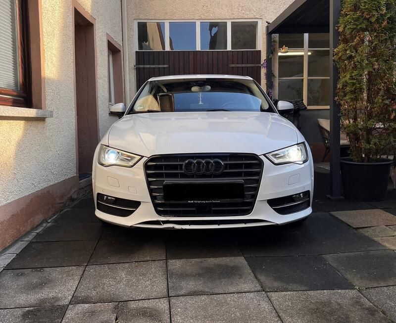 Weiß Gebraucht 2015 Audi A3 Sportback Limousine | 10.850 € (Guter Preis) - Bild 1/4