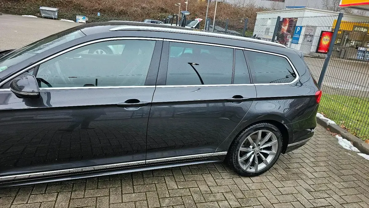 Gebraucht VW Passat R 150 PS (110 kW) 2018 Grau Kombi