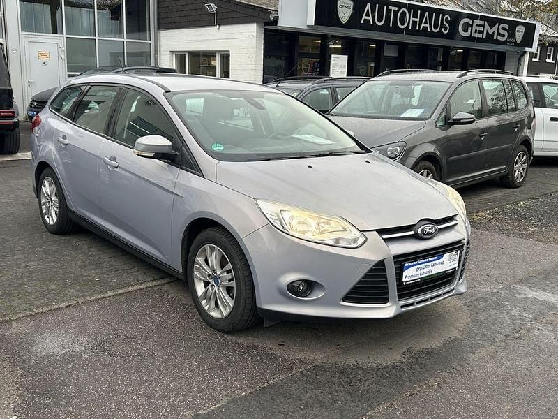 Silber Gebraucht 2014 Ford Focus Trend Kombi | 4.990 € (Fairer Preis) - Bild 1/4