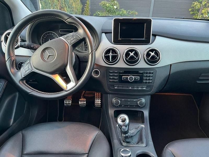 Gebraucht Mercedes B200 156 PS (114 kW) 2013 Weiß Van / Kleinbus