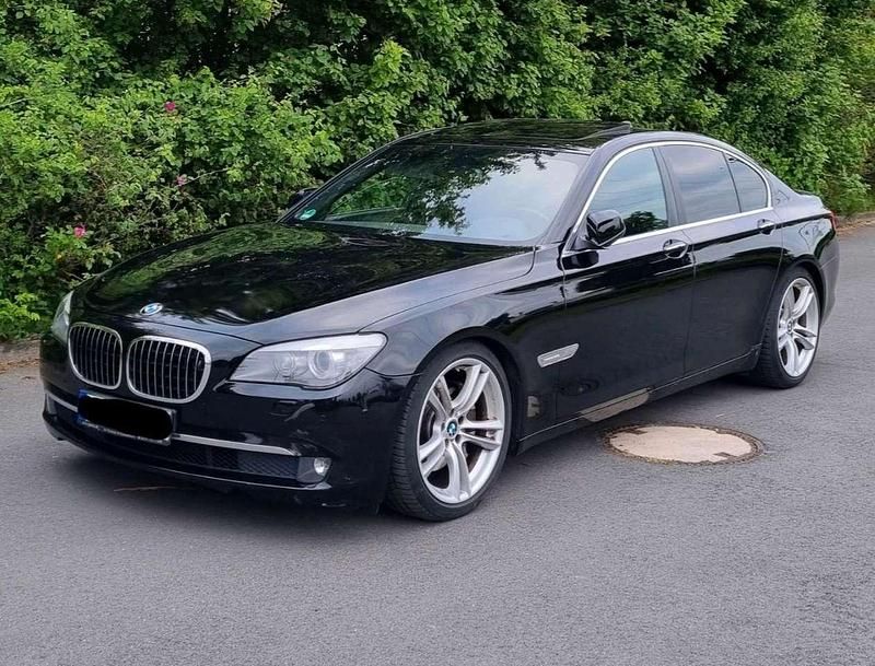 Second-hand BMW 740 306 CP (225 kW) 2012 Negru Berlinǎ