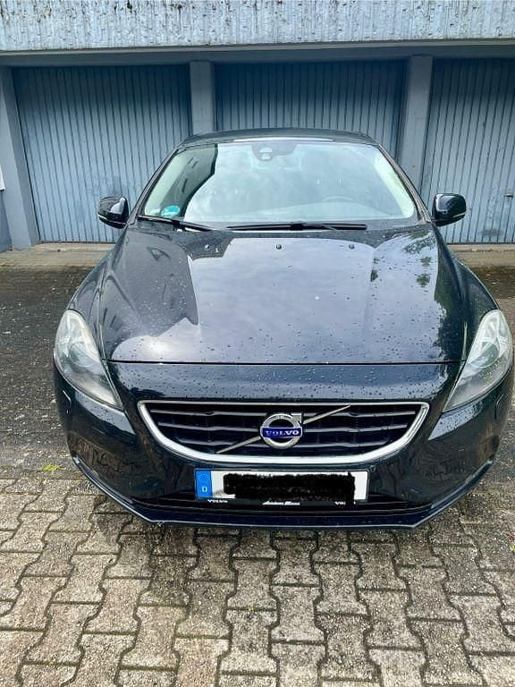 Schwarz Gebraucht 2012 Volvo V40 Momentum Kombi | 6.700 € (Fairer Preis) - Bild 1/4