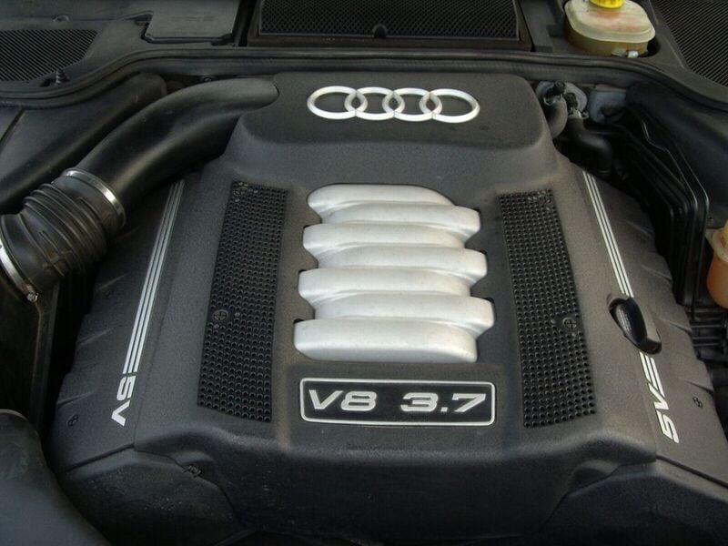 Second-hand Audi A8 260 CP (191 kW) 2000 Negru Berlinǎ