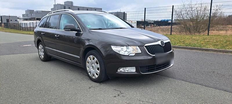 Gebraucht Skoda Superb 170 PS (125 kW) 2013 Braun Kombi