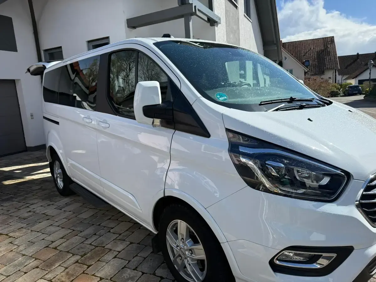Gebraucht Ford Tourneo 150 PS (110 kW) 2023 Weiß Van / Kleinbus