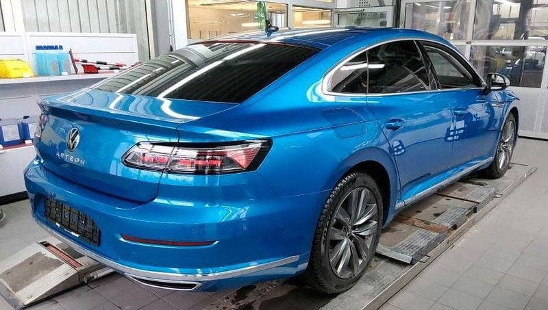 Gebraucht VW Arteon Elegance 190 PS (139 kW) 2022 Blau Limousine