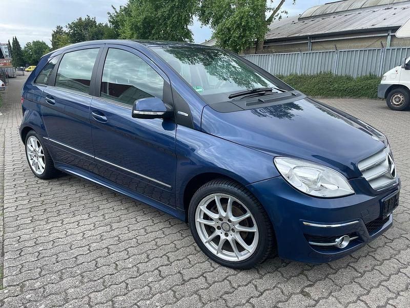 Blau Gebraucht 2010 Mercedes B180 Elegance Van / Kleinbus | 4.999 € (Guter Preis) - Bild 1/4