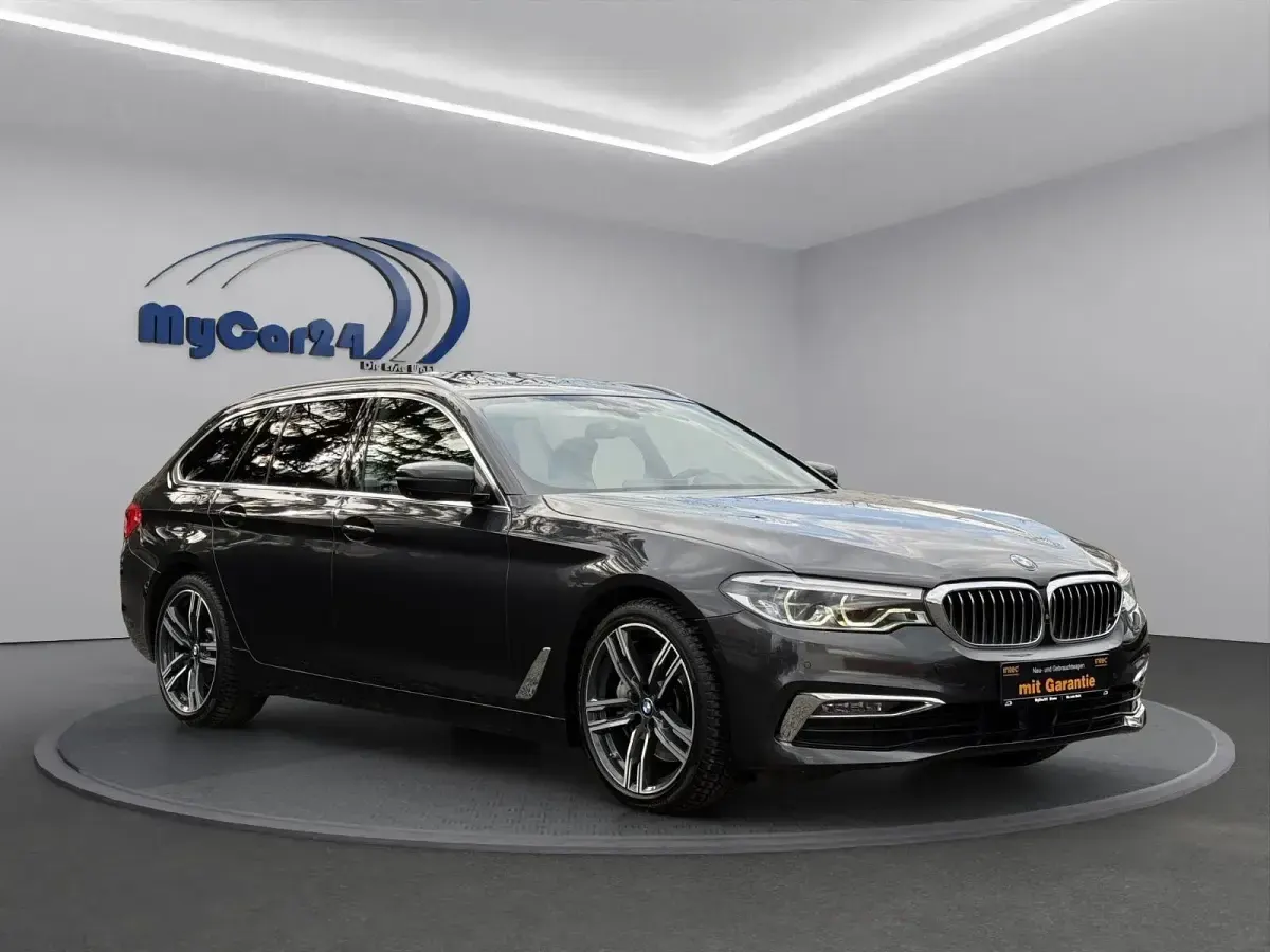 Gebraucht BMW 540 Luxury Line 320 PS (235 kW) 2019 Grau Limousine