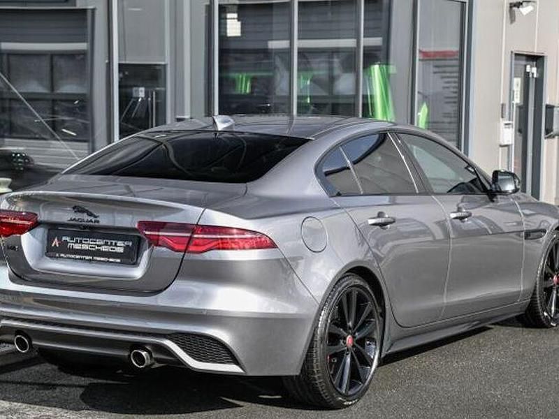 Gebraucht Jaguar XE R-Dynamic 250 PS (183 kW) 2023 Eiger grey metallic Limousine
