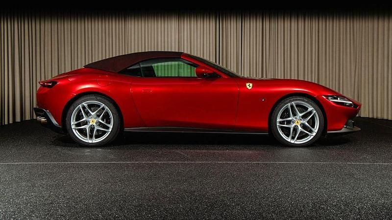 Gebraucht Ferrari Roma 620 PS (456 kW) 2024 Rot Cabrio