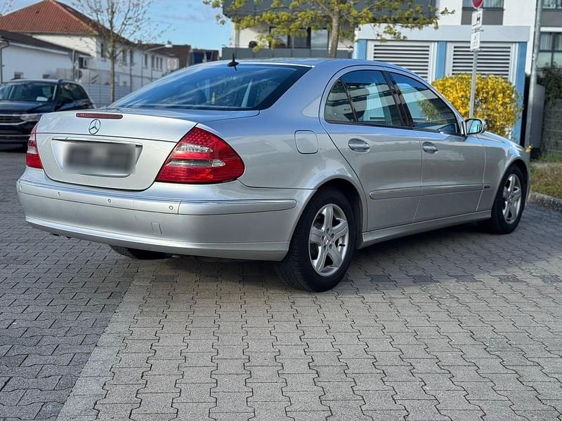 Gebraucht Mercedes E320 204 PS (150 kW) 2004 Silber Limousine
