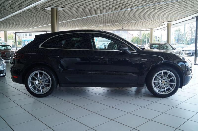 Gebraucht Porsche Macan S 258 PS (189 kW) 2014 Tiefschwarzmetallic SUV
