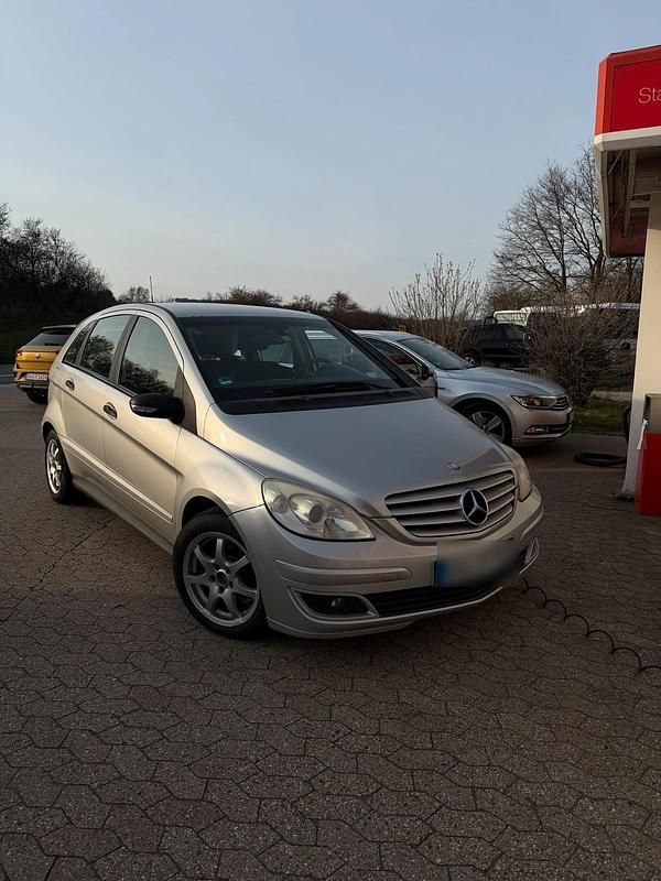 Gebraucht Mercedes B180 109 PS (80 kW) 2008 Silber Van / Kleinbus