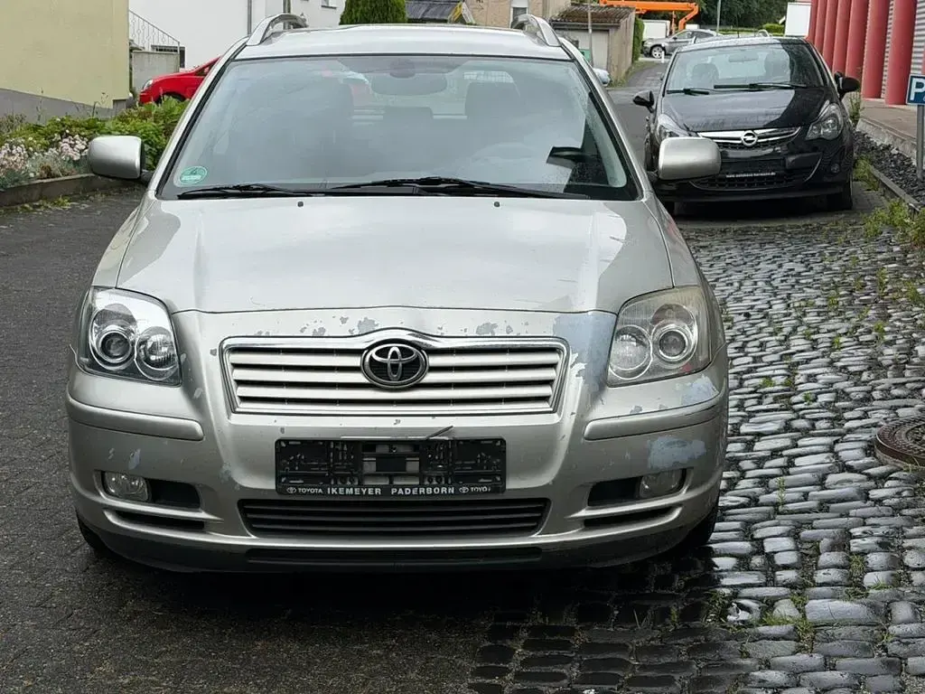 Gebraucht Toyota Avensis Sol 147 PS (108 kW) 2004 Silber Kombi