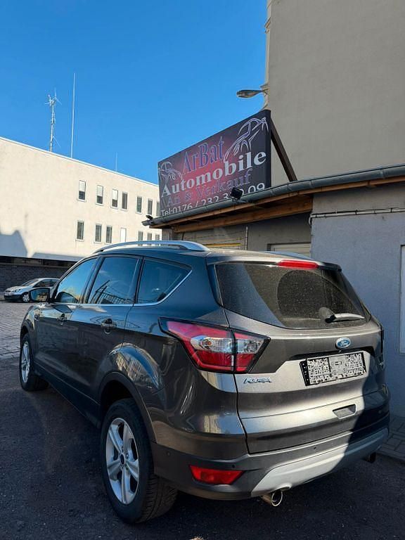 Gebraucht Ford Kuga Titanium 150 PS (110 kW) 2017 Grau SUV
