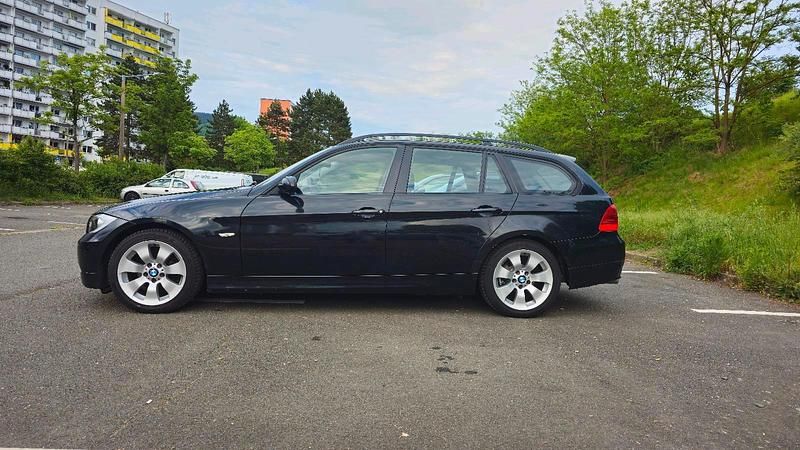 Gebraucht BMW 318 143 PS (105 kW) 2008 Schwarz Kombi
