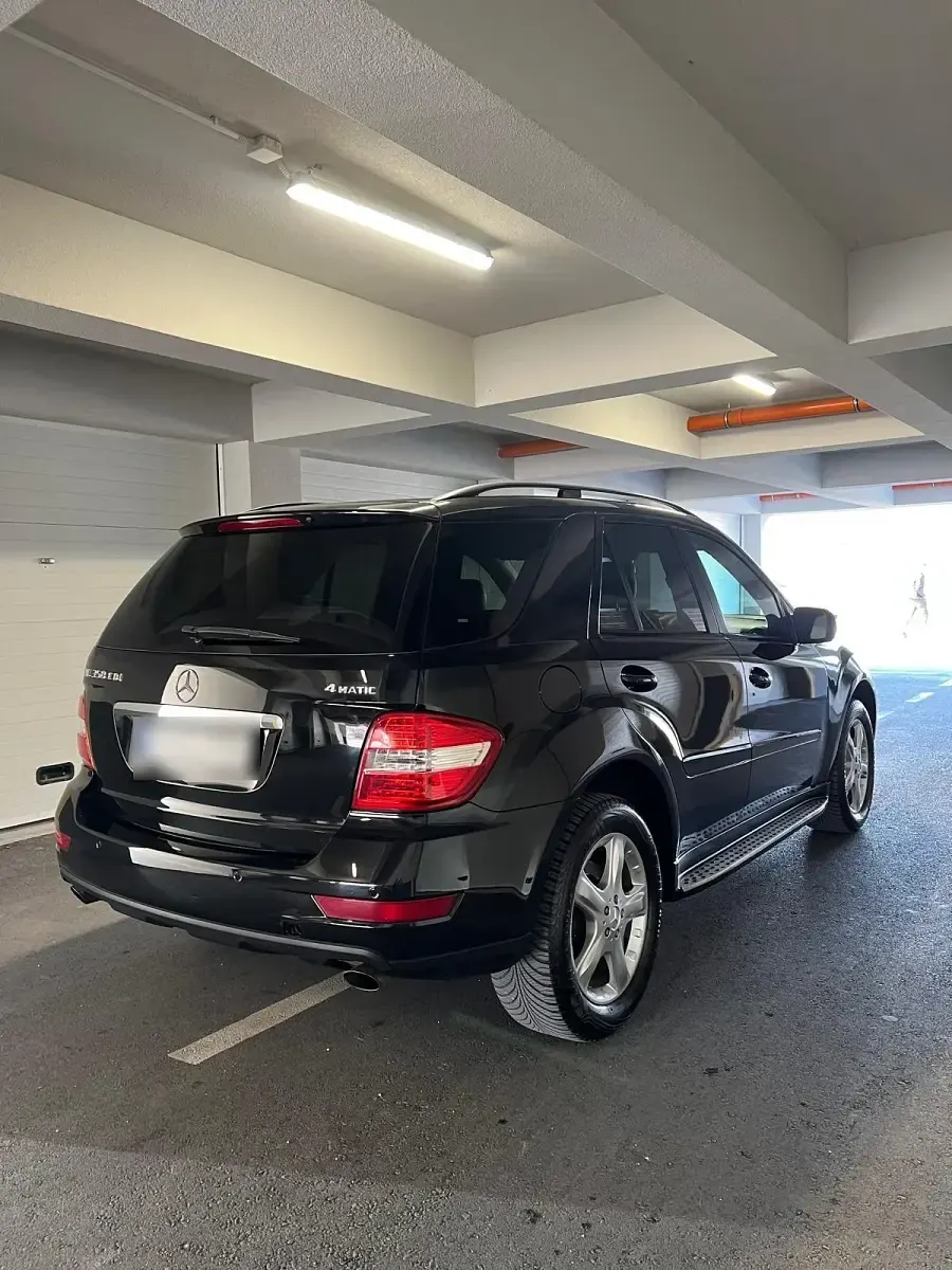 Gebraucht Mercedes ML350 221 PS (162 kW) 2010 Schwarz SUV