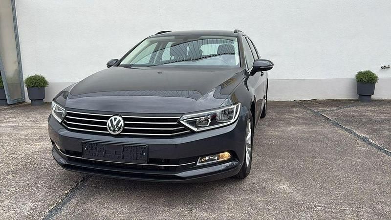 Grau Gebraucht 2017 VW Passat Comfortline Kombi | 12.999 € (Fairer Preis) - Bild 1/4