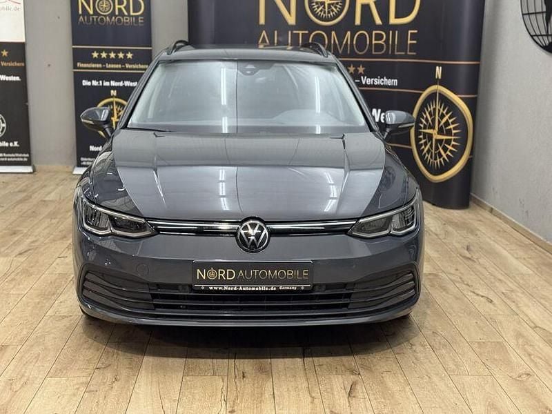 Gebraucht VW Golf VIII Life 150 PS (110 kW) 2023 Delfingrau metallic (metallic) Kombi