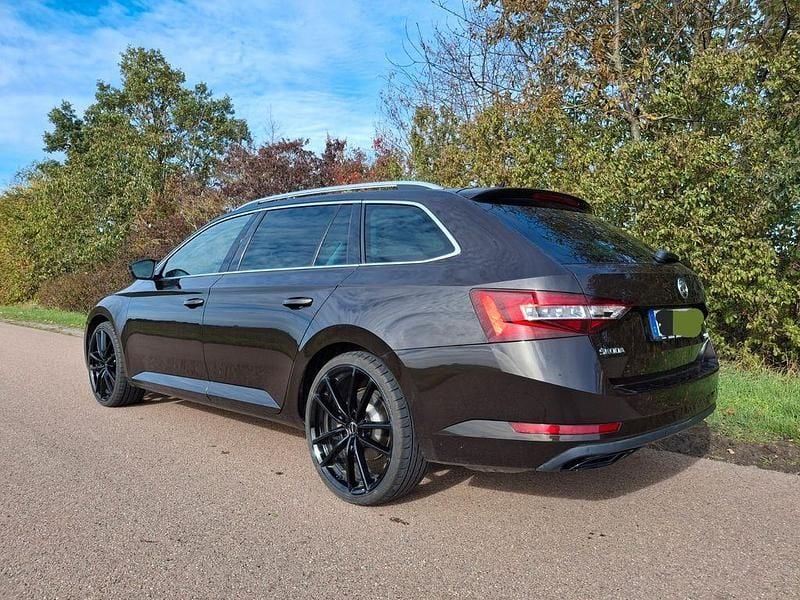 Gebraucht Skoda Superb Style 179 PS (131 kW) 2017 Braun Kombi