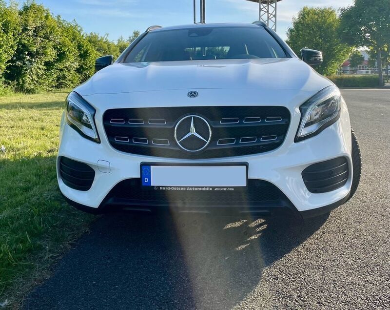 Weiß Gebraucht 2019 Mercedes GLA200 Urban SUV | 20.950 € (Guter Preis) - Bild 1/4
